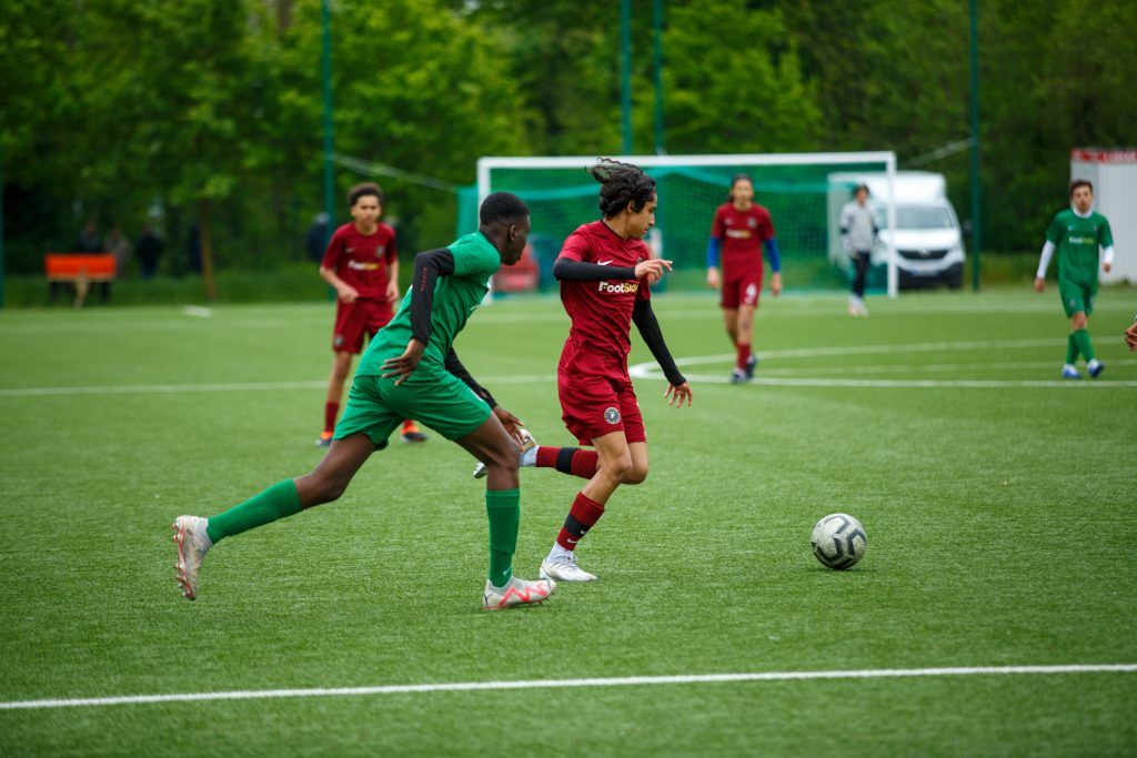 10 métiers dans le football : footballeur